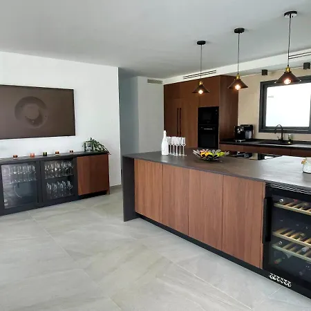 Luxury With Panoramic Views And Infinity Pool