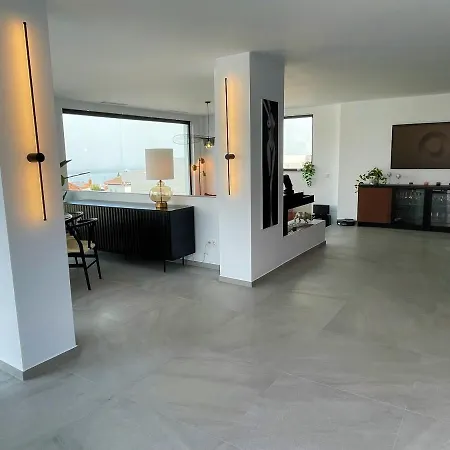 Luxury With Panoramic Views And Infinity Pool נרחה