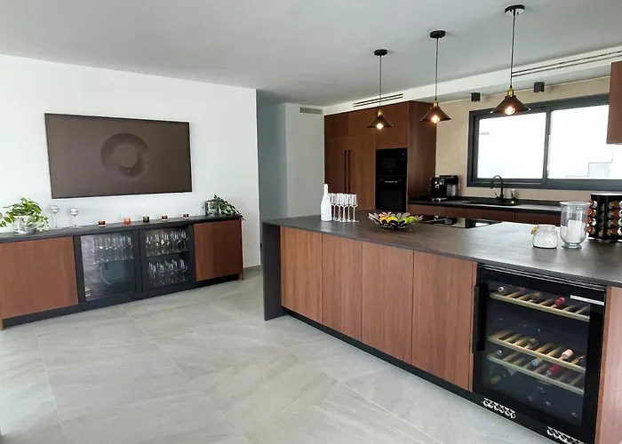 Luxury With Panoramic Views And Infinity Pool