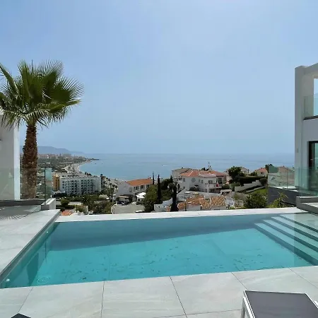 Luxury With Panoramic Views And Infinity Pool ネルハ
