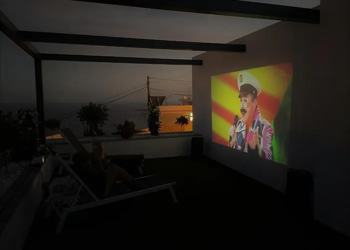 Luxury With Panoramic Views And Infinity Pool نيرخا